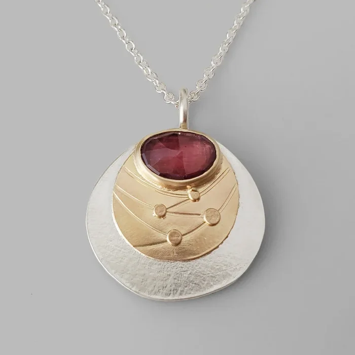 Ama Necklace – Pink sapphire pendant