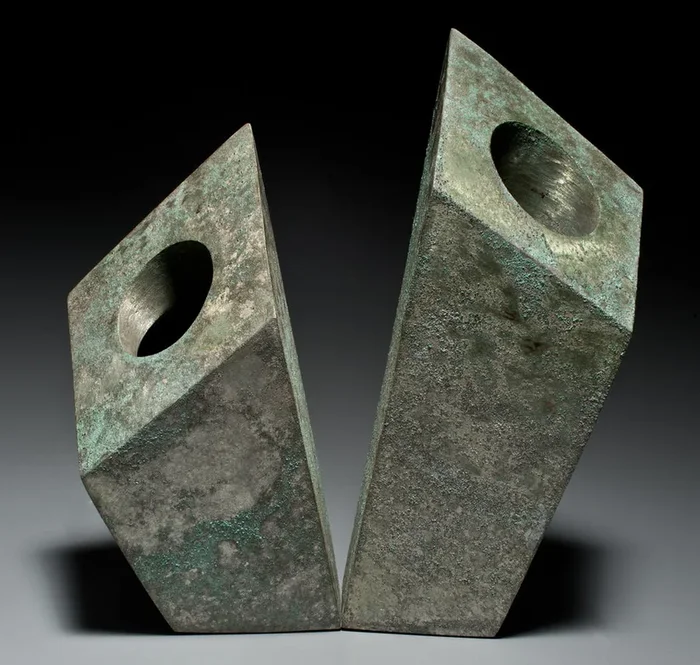 Leany – Patinated Aluminum