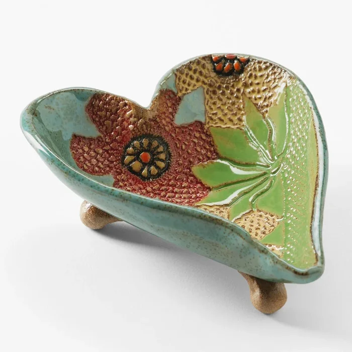 Little Footed Heart Bowls – Linda