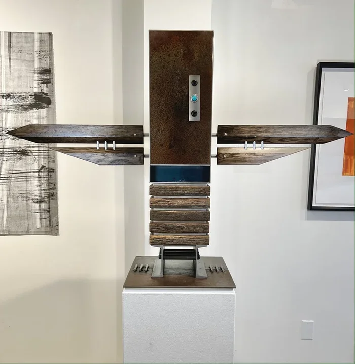 Modern Totem Sculpture – Ala Corta