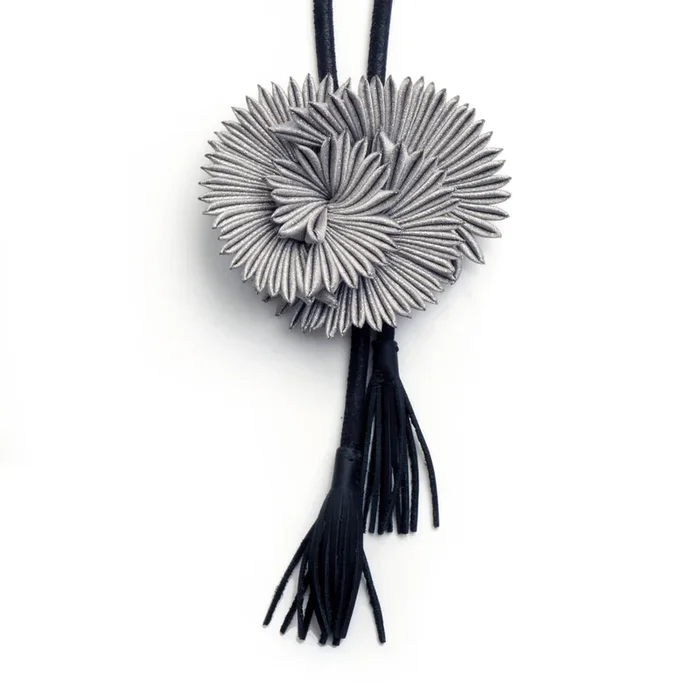 Silver Chrysanthemum Bolo Necklace – Silver