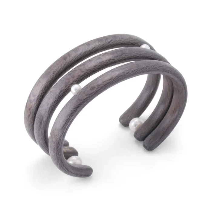 Zed Cuff – Gray Sycamore